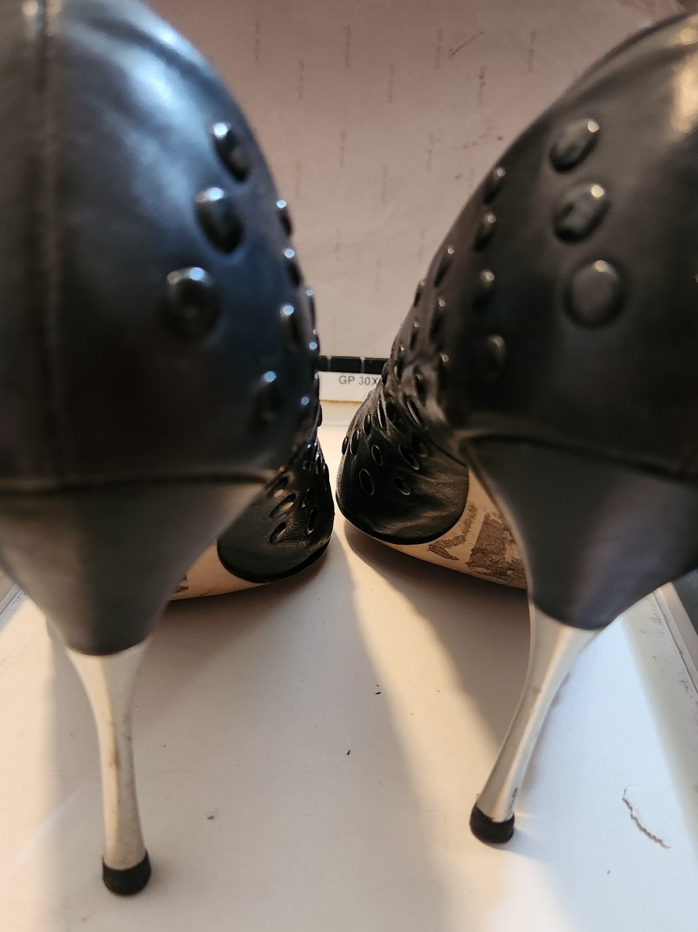 Yellow Cab New York Vintage Black Studded Pointed-Toe Stiletto Pumps Size 9 - Picture 7 of 11